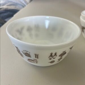 Pyrex #402 Early American 1 1/2 quart bowl